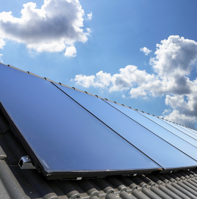 Dach mit Photovoltaikanalagen